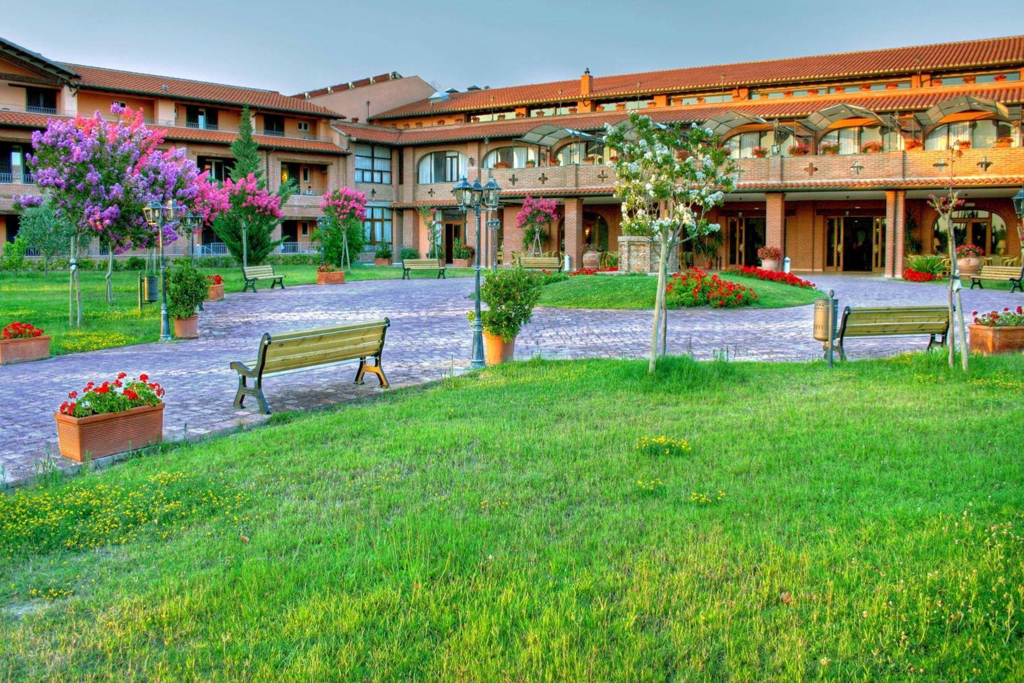 Fattoria La Principina Hotel & Congress Principina Terra Exterior photo